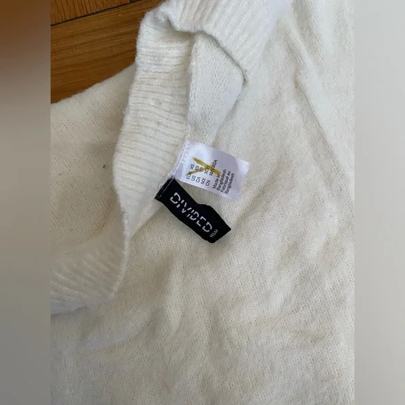 H&M Cream Fuzzy Cropped Sweater – Cozy Soft Knit – Size X-Small - Picture 4 of 6